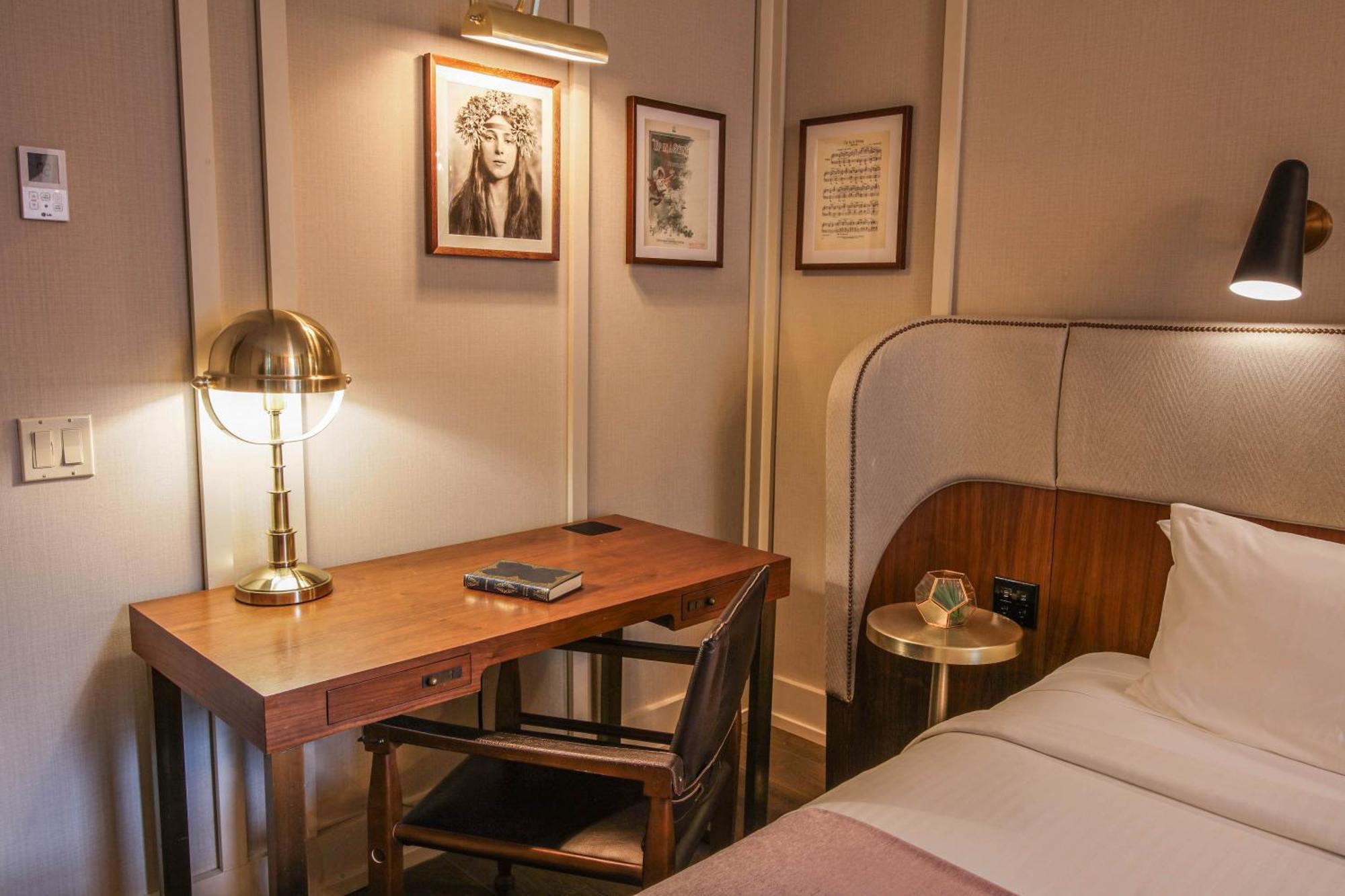 The Evelyn Nomad Hotel New York City Exterior photo A room at the hotel
